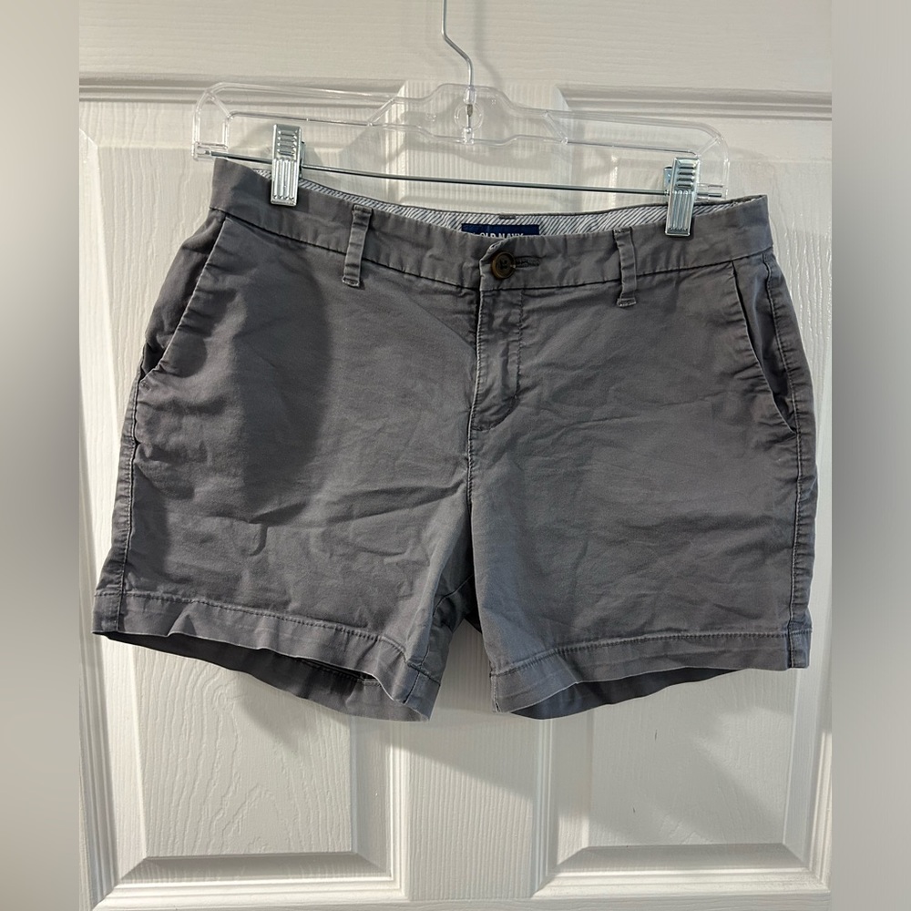 Old Navy Women’s Everyday Shorts; size 4; gray